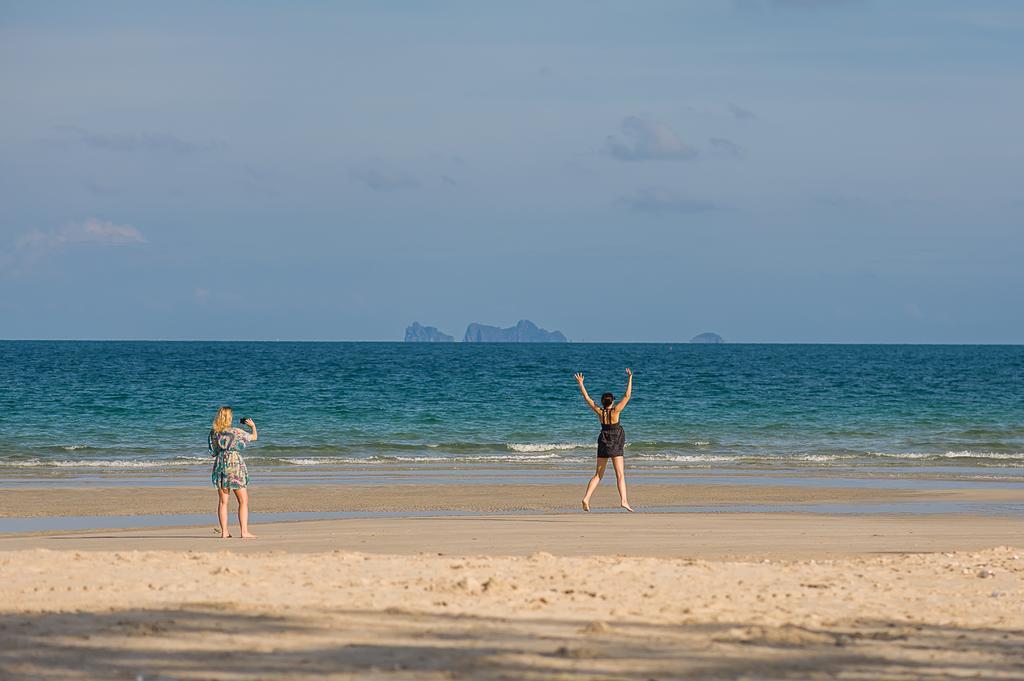 Baantalay Thungwualaen Hotel Pathiu Bagian luar foto